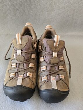 Keen Hiking Trail Taupe Knit-Lined Shoe Interior with Black Label